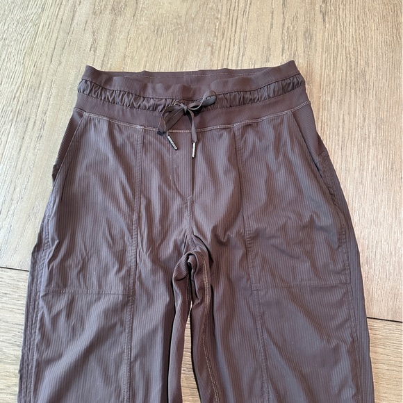 Lululemon Women’s High Rise Ribbed Joggers Size 4 Brown - Picture 2 of 9